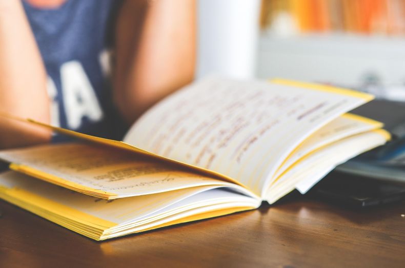 怀化女资金管理高管的职业发展与个人成长分析