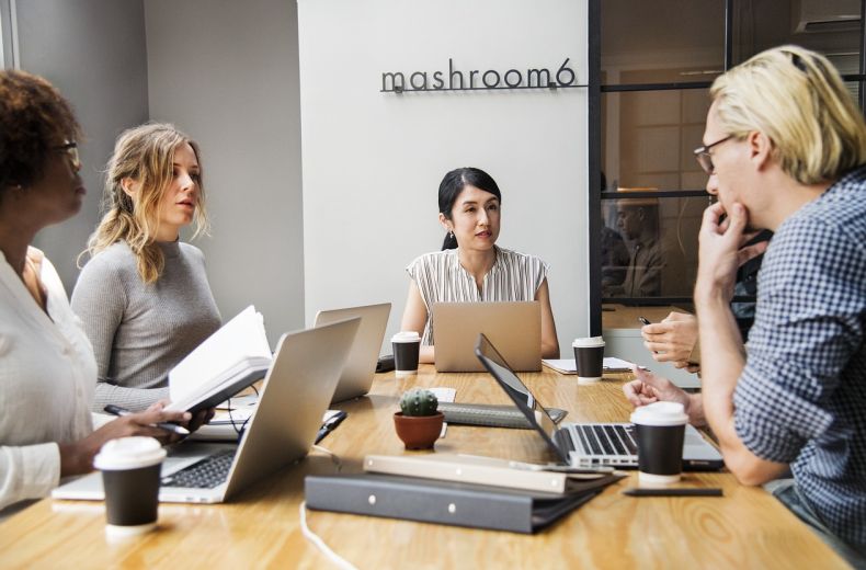 怀化女资金管理高管的职业发展与个人成长分析